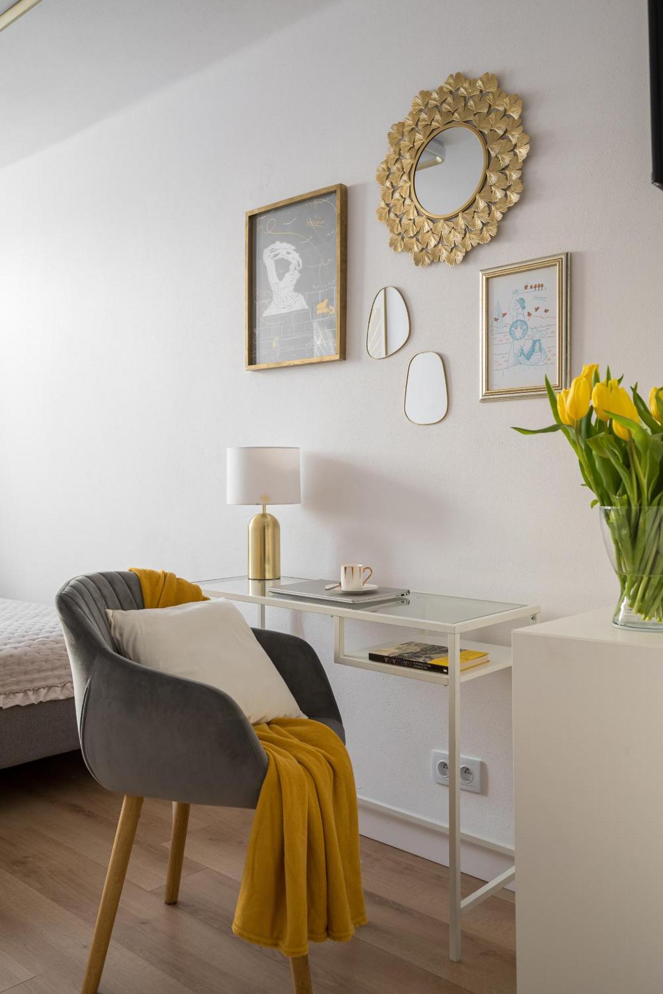 Gold Premium Central Suite 950 M To Central Station Parking Warsaw Luaran gambar