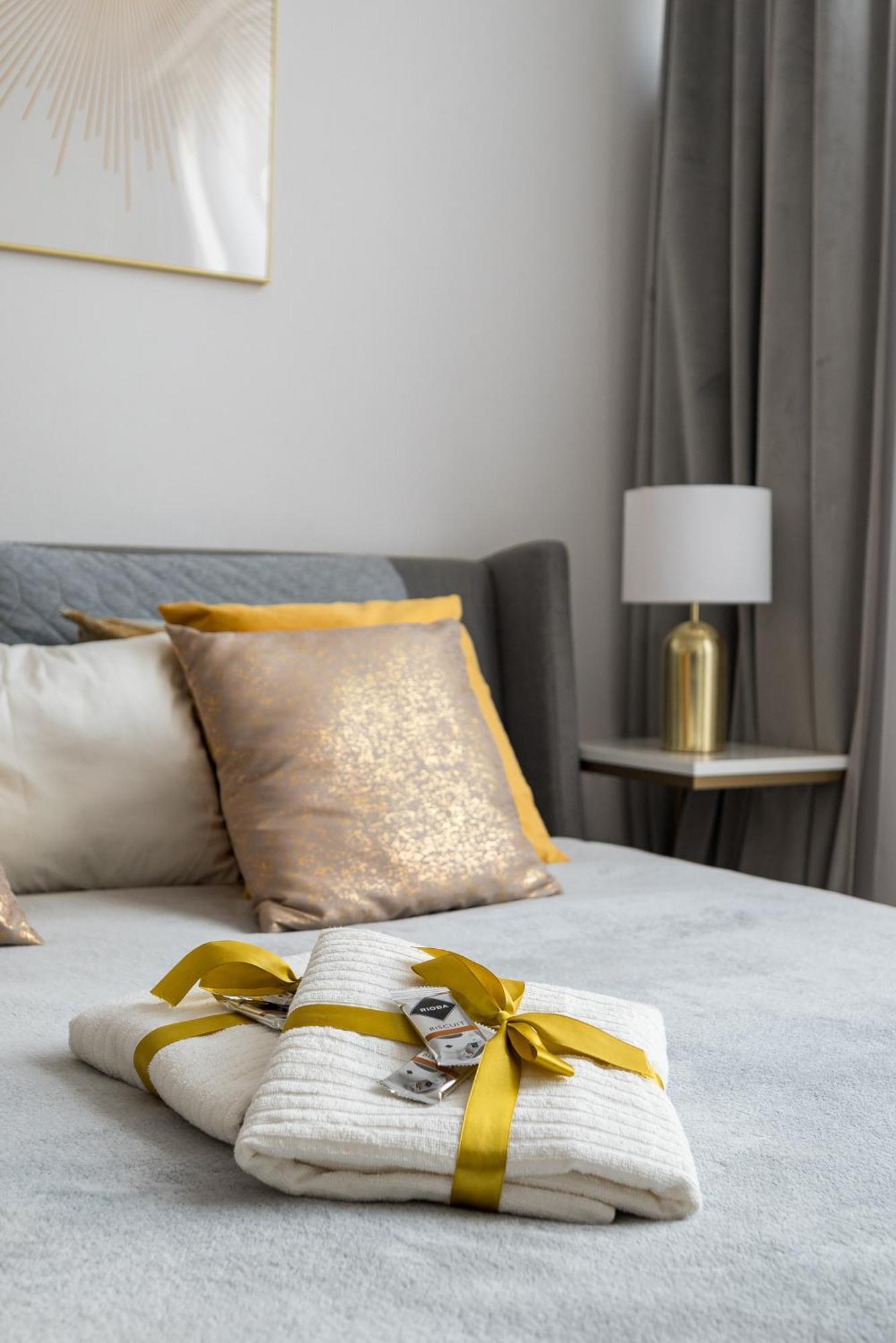 Gold Premium Central Suite 950 M To Central Station Parking Warsaw Luaran gambar