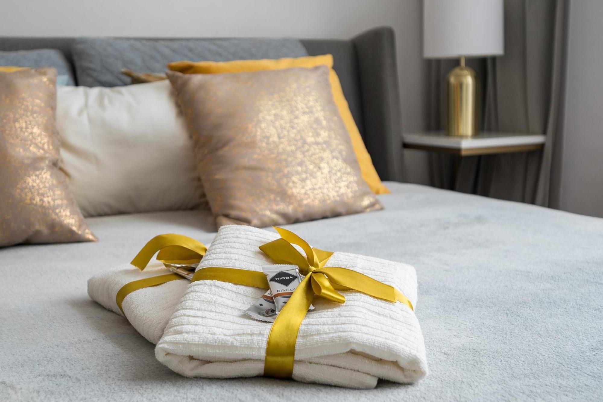 Gold Premium Central Suite 950 M To Central Station Parking Warsaw Luaran gambar