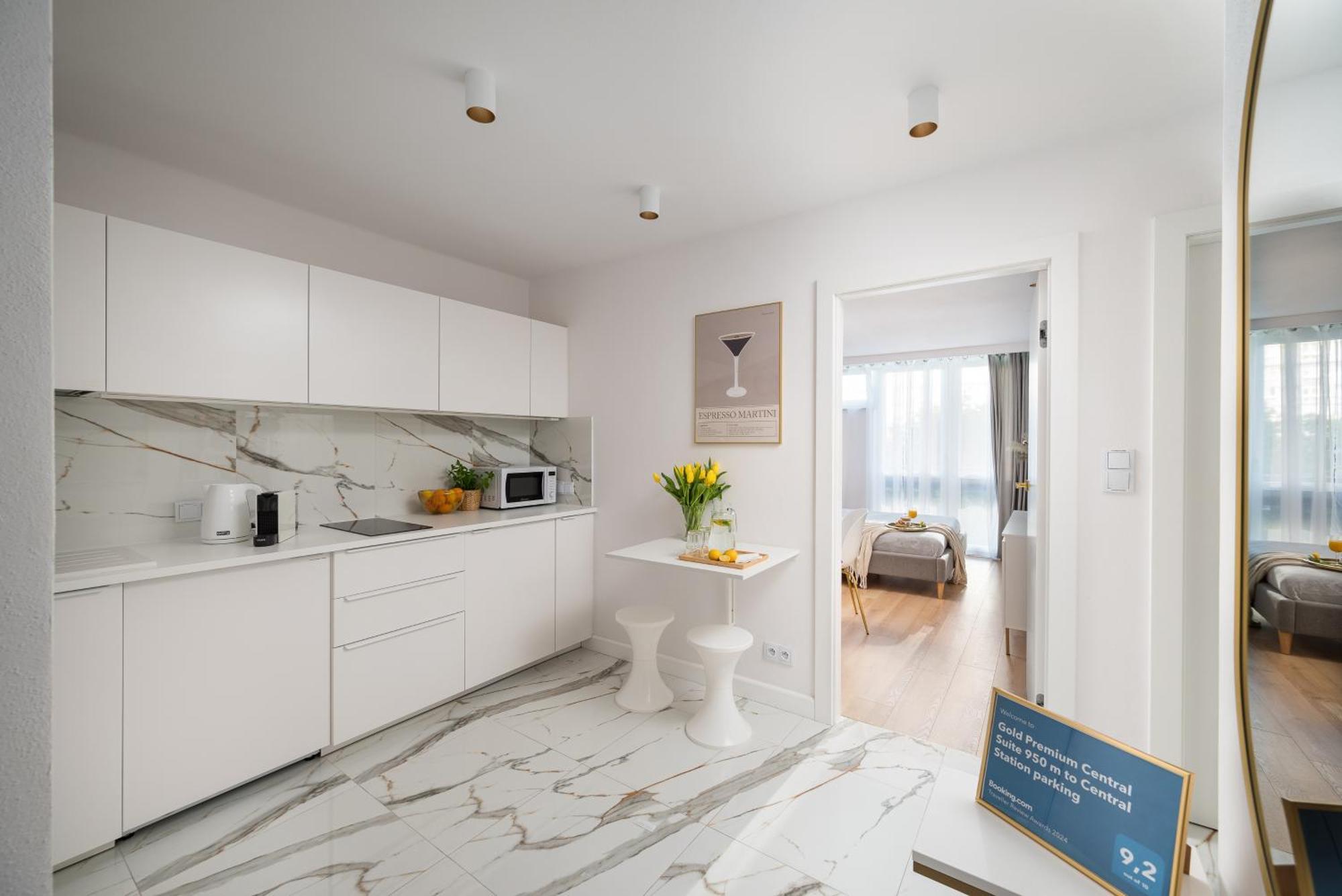 Gold Premium Central Suite 950 M To Central Station Parking Warsaw Luaran gambar